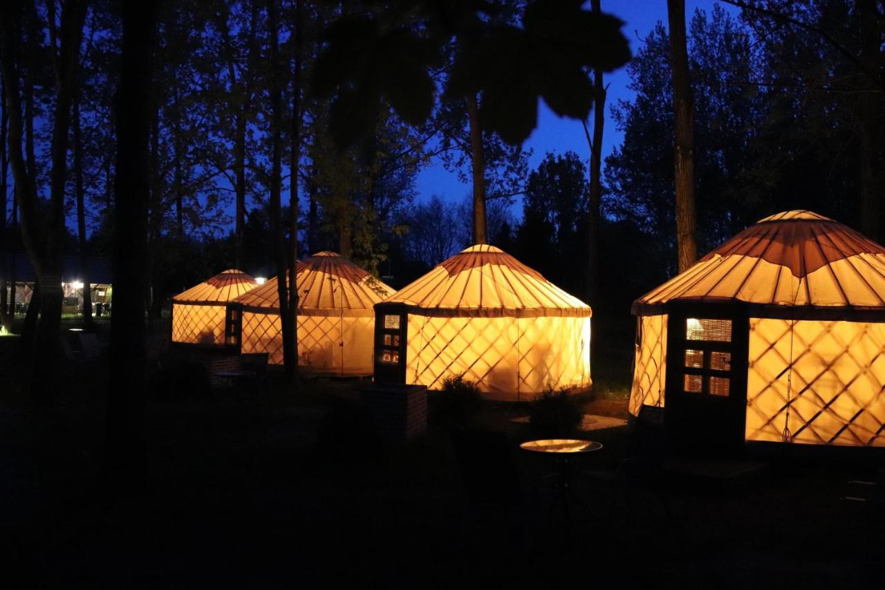 Oeko Kemping Es Glamping Tiszadada Экстерьер фото