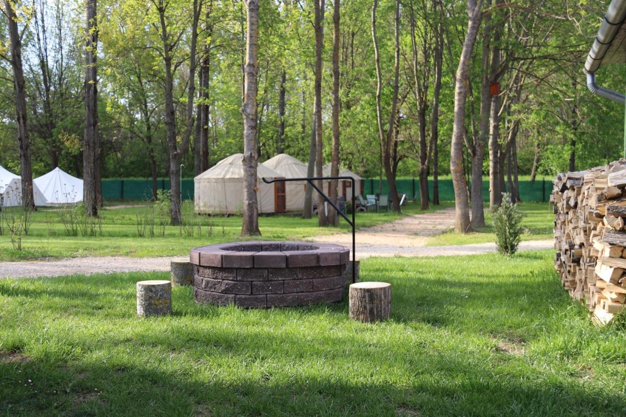 Oeko Kemping Es Glamping Tiszadada Экстерьер фото
